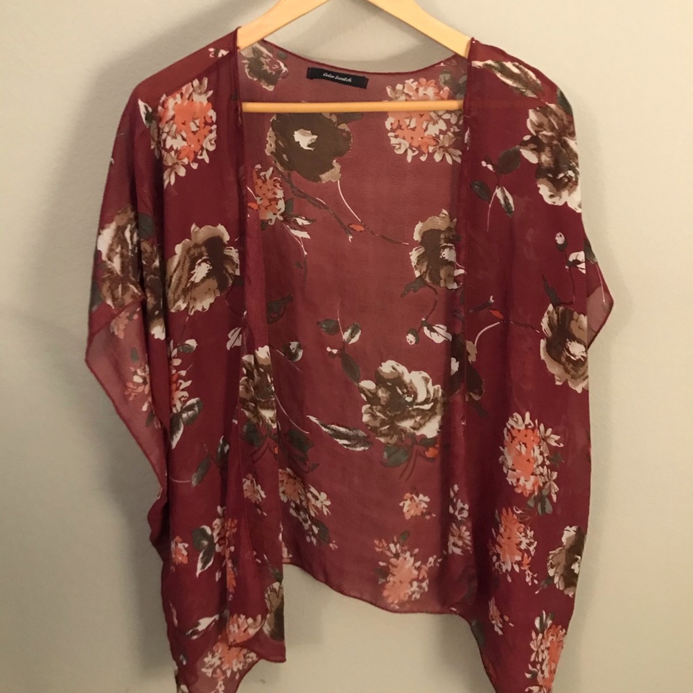 Color swatch burgundy floral kimono